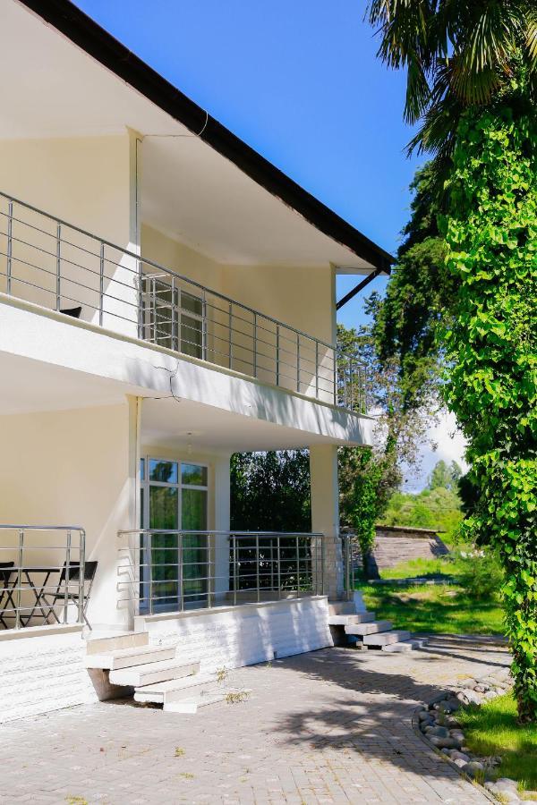 Апартаменты Гостевой Дом Агудзера Nizhniy Gul'ripsh Exterior photo